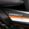 2016-KTM-690-Duke-R_Detail_11_resize
