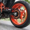 2016-KTM-690-Duke-R_Detail_30_resize