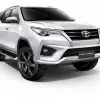 2017-Toyota-Fortuner_08