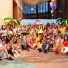 ภาพหมู่ผู้ร่วมแข่งขันในธีม colourful night party