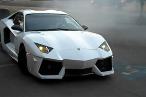 ทำไปได้! Lamborghini Aventador เครื่องปลอมถูกประมูลผ่าน eBay