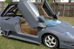 เอางี้เลย! หนุ่มหัวใสแปลง Porsche เป็น Lamborghini ขายลง eBay