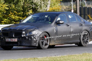 รีบไปไหนพ่อ! Mercedes Benz ใจร้อนเปิดตัวรถปี 2015 "C63 AMG"