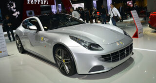 ไม่ขึ้นราคา... สาวกยิ้ม Ferrari FF ปรับปรุงใหม่แต่ราคาเท่าเดิม