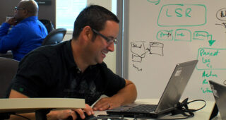 โชคดีนะ! GM เผยปลดพนักงาน HP กว่า 3,000 คนเหตุนำเงินไปจ้างศูนย์ IT แห่งใหม่