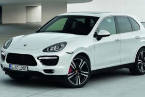 สวยจุงเบย! เผยโฉมภาพแรกของ "Porsche Cayenne" ไซส์เล็กแต่เกิน 500 แรงม้า