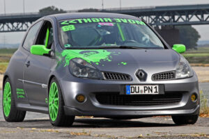 สีเจ็บไปไหน... Renault Clio RS สีสะดุดตารูปทรงสะดุดใจ
