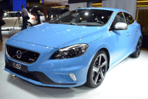 แฝดคนละฝา! Volvo เปิดตัว V40 2 รุ่น 2 สไตล์