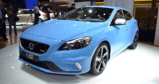 แฝดคนละฝา! Volvo เปิดตัว V40 2 รุ่น 2 สไตล์