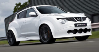 สุดยอดรถ! Crossover ค่ายอื่นชิดซ้ายหลัง Nissan เตรียมเปิดตัว "Juke-R" ตีตลาด