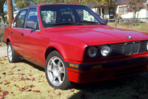 ยืมเครื่องหน่อย! BMW 3-Series E30 ดัดแปลงโดยใช้เครื่องยนต์ Ford-Sourced 302 V8 ขายบน eBay
