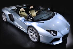 หญิงหลงแน่! Lamborghini Aventador LP 700-4 Roadster