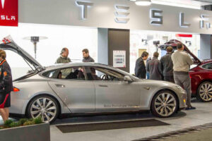 แผนยาวไกล! Tesla เปิดตัวโชว์รูมโฉมใหม่ออกแบบได้ดั่งใจนึก-พร้อมโครงการเฟรนไชส์ทั่วโลก
