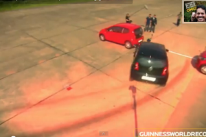 รอนนี่ เวชเซลเบอร์เกอร์ ทุบสถิติจอดรถแคบ ห่างแค่ 3.68 ซ.ม.