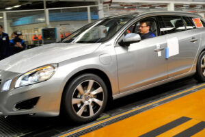 ออกรุ่นใหม่! Volvo เปิดตัว "V60 Diesel Plug-In Hybrid" เอาใจคนรักโลก