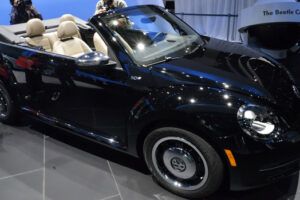 มาแล้วจ้า! VW เปิดตัว "2013 VW Beetle Convertible" ในงาน Los Angeles Auto Show