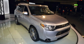 ใหม่ล่าสุด! Mitsubishi เปิดตัวรถรุ่นใหม่ "2014 Mitsubishi Outlander" พร้อมน้ำหนักที่เบาลง