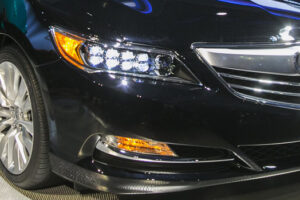 Honda Acura's RLX เปิดตัวไฟแบบใหม่ "Jewel-Eye" สว่างกว่าเดิม
