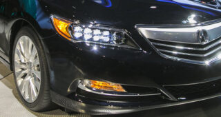 Honda Acura's RLX เปิดตัวไฟแบบใหม่ "Jewel-Eye" สว่างกว่าเดิม