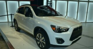 ทำเป็นซุ่ม! Mitsubishi เปิดตัว "2013 Outlander Sport Limited Edition" ฉลองครบรอบ 30 ปีในสหรัฐ