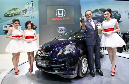 Honda คว้า 2 รางวัลธุรกิจยานยนต์ยอดนิยม ประจำปี 2555