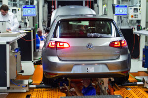 ขายดีเกิ๊น! Volkswagen เพิ่มกำลังผลิตในวันหยุดรองรับยอดสั่งจองรถแบบ "New Golf Mk7" ในยุโรป