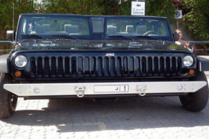 ฝาแฝด! "Jeep Wrangler" รถ Jeep ล้ำสมัย 2 คันติดกันออกแบบพิศดารถูกพบใน Morocco