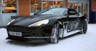 กลางหิมะ! พบรถ "Aston Martin Vanquish Volante" รุ่นใหม่ล่าสุดท่ามกลางหิมะขาวโพลน