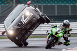 โชว์เสียว! ขับผาดโผนเปิดตัว "Alfa's New MiTo Quadrifoglio Verde SBK" เปิดตัวในสหราชอาณาจักร