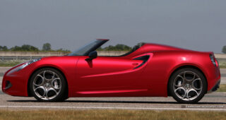 อยากขับอ่ะ! เปิดเผยภาพรถรุ่นใหม่ของ "Alfa Romeo 4C Spider" พร้อมเปิดตัวในเดือนหน้า
