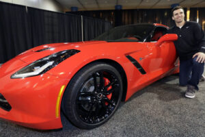 กลับมาแล้ว! Joe Flacco พร้อมเปิดตัวรถอย่าง "2014 Corvette Stingray" ฉลองงาน Super Bowl XLVII