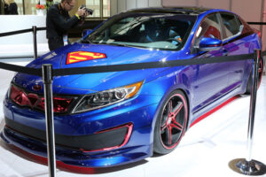 อย่างเท่ห์อ่ะ! KIA เปิดตัว "Superman Optima Hybrid"