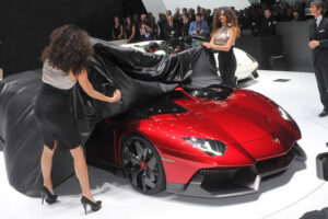 สุดตื่นตา! Lamborghini เปิดตัวรถแบบรุ่นใหม่ในงาน Geneva Motor Show พร้อมขายในปี 2017