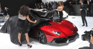 สุดตื่นตา! Lamborghini เปิดตัวรถแบบรุ่นใหม่ในงาน Geneva Motor Show พร้อมขายในปี 2017