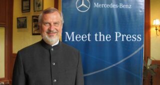 Mercedes Benz ปลื้มยอดขายปีมังกรเพิ่มขึ้นถึง 34% ที่ 6,274 คัน