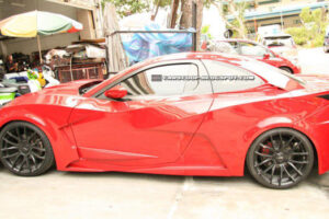 โครตเก่งอ่ะ! รถแต่งนิรนามรูปทรงเหมือนรถสปอร์ตสุดหรูตามรายงานของนักข่าวท้องถิ่น