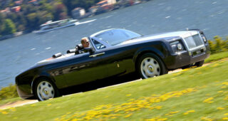 สวยสุุดๆ! Rolls-Royce เปิดตัวรถแบบ "Luxury SUV พร้อมเครื่องยนต์แบบ V16-Powered Super Roadster"
