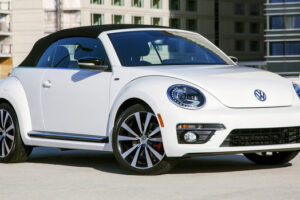 พี่ใหญ่มา! VW เปิดตัว "Beetle Convertible R-Line" สุดเท่ห์ในงาน Chicago Auto Show