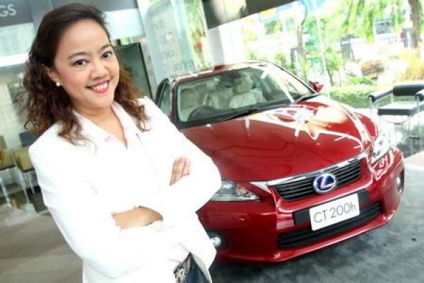 สุทธิกัญญา ไทยเพ็ชร หญิงเก่งแห่ง LEXUS กรุงเทพ ร่วมแถลงผลงานก่อนจบหลักสูตร สจว.112