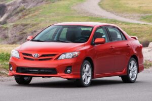 Toyota เปิดตัวรถ 2013 Corolla มีให้เลือกทั้งแบบ Classic และ Sports สุดเหวี่ยงเริ่มต้นที่ $20,550