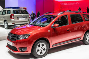 ใหญ่จุใจ! Dacia เปิดตัวรถแบบที่นั่งสามแถว "Logan MCV" ประโยชน์ใช้งานครบครัน