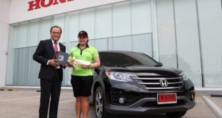Honda มอบ Honda CRV ให้โปรกอล์ฟสาวไทย