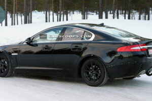 คู่แข่งกัน! Jaguar เปิดตัวรถแบบ "New XS" ท้าชนรถ Compact Sedan ตัวพ่ออย่าง "BMW 3-Series"