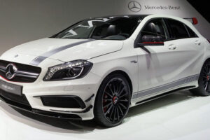 Mercedes-Benz เปิดตัวรถแบบ "A45 AMG" เครื่องยนต์สุดแรงถึง 355 แรงม้า