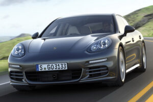 เผยภาพรถแบบ "2014 Porsche Panamera" เครื่องยนต์แบบ Twin-Turbo V6 และ E-Hybrid