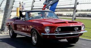 Ford เผยรถแบบ "Mustang" รุ่นใหม่ก้าวทันเทคโนโลยีแต่รักษาเอกลักษณ์เดิมไว้