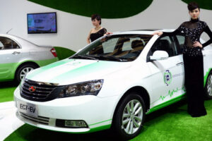 Geely เปิดตัวรถแบบ "EC7-EV" กับ "Detroit Electric Technology"
