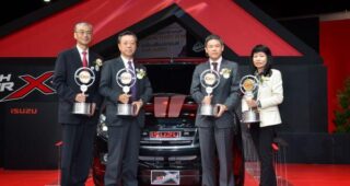 ISUZU กวาด 4 รางวัล รถยอดเยี่ยมแห่งปี 2013