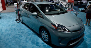 Toyota เผยยอดขายรถแบบ "Prius" ลดลงตามราคาแก๊สที่แสนถูก