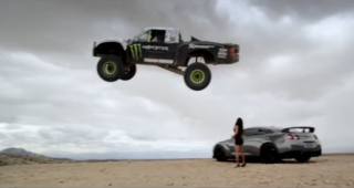 "Monster Energy" นำรถแบบ "Trophy Truck" กำลัง 850 แรงม้าขับโลดโผนบนทะเลทราย Mojave